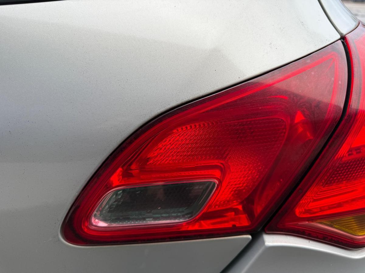 Opel Astra J original Rücklicht Rückleuchte innen rechts Fließheck Vorfacelift BJ09